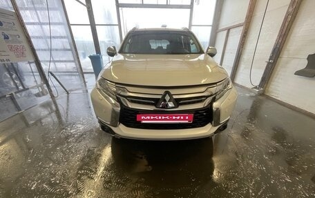 Mitsubishi Pajero Sport III рестайлинг, 2018 год, 3 300 000 рублей, 2 фотография