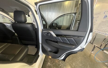 Mitsubishi Pajero Sport III рестайлинг, 2018 год, 3 300 000 рублей, 12 фотография