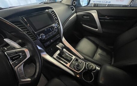 Mitsubishi Pajero Sport III рестайлинг, 2018 год, 3 300 000 рублей, 18 фотография