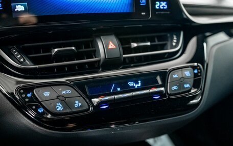 Toyota C-HR I рестайлинг, 2018 год, 2 480 000 рублей, 14 фотография