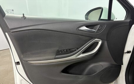 Opel Astra K, 2018 год, 1 590 000 рублей, 11 фотография