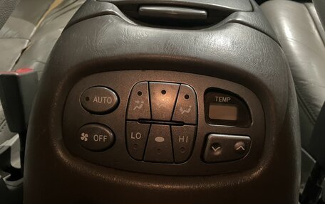 Toyota Sequoia II рестайлинг, 2002 год, 1 199 000 рублей, 17 фотография