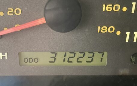 Toyota Sequoia II рестайлинг, 2002 год, 1 199 000 рублей, 19 фотография