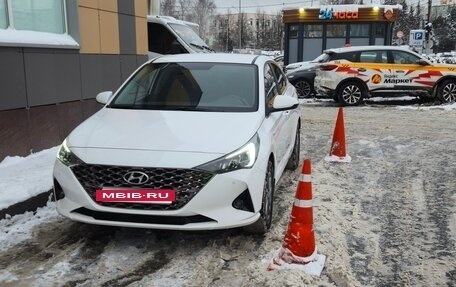 Hyundai Solaris II рестайлинг, 2021 год, 1 830 000 рублей, 2 фотография