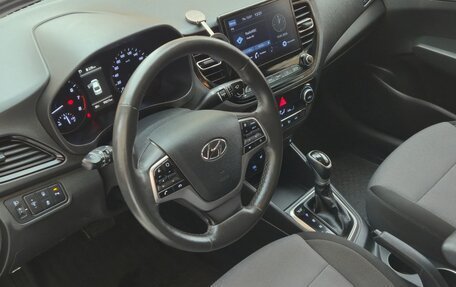 Hyundai Solaris II рестайлинг, 2021 год, 1 830 000 рублей, 15 фотография