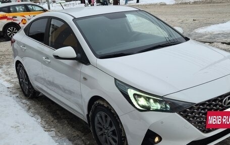 Hyundai Solaris II рестайлинг, 2021 год, 1 830 000 рублей, 4 фотография