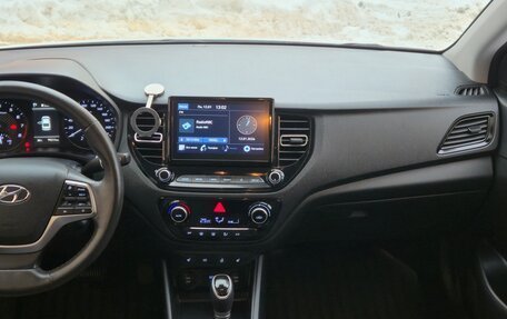 Hyundai Solaris II рестайлинг, 2021 год, 1 830 000 рублей, 25 фотография