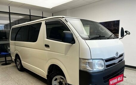 Toyota HiAce H200, 2011 год, 2 205 000 рублей, 3 фотография