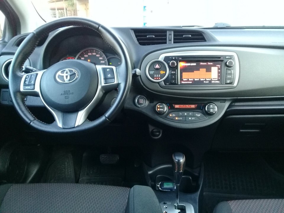 Toyota Yaris III, 2013 год, 300 000 рублей, 11 фотография