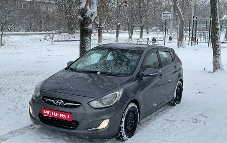 Hyundai Solaris II рестайлинг, 2011 год, 749 000 рублей, 1 фотография