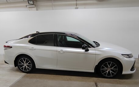 Toyota Camry, 2021 год, 3 200 000 рублей, 5 фотография