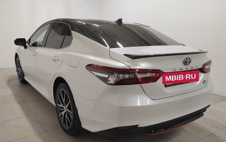 Toyota Camry, 2021 год, 3 200 000 рублей, 4 фотография