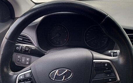 Hyundai Solaris II рестайлинг, 2018 год, 1 200 000 рублей, 10 фотография