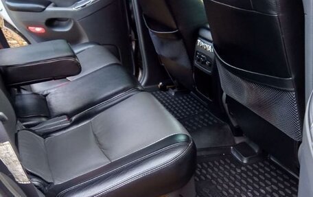 Toyota Land Cruiser Prado 120 рестайлинг, 2005 год, 1 580 000 рублей, 11 фотография