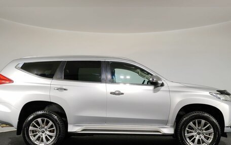 Mitsubishi Pajero Sport III рестайлинг, 2018 год, 2 500 000 рублей, 3 фотография