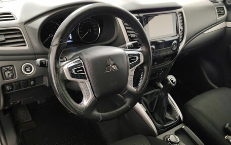 Mitsubishi Pajero Sport III рестайлинг, 2018 год, 2 500 000 рублей, 8 фотография