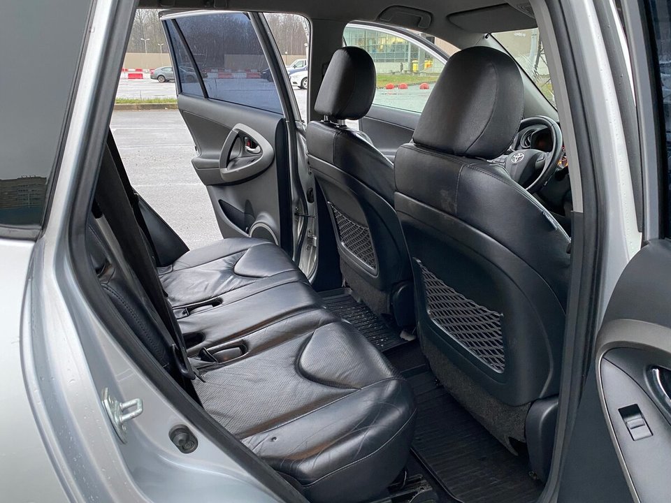 Toyota RAV4 CA30 рестайлинг, 2011 год, 250 000 рублей, 4 фотография