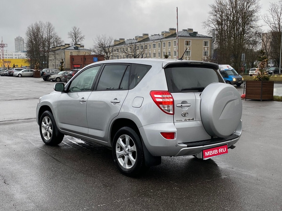 Toyota RAV4 CA30 рестайлинг, 2011 год, 250 000 рублей, 11 фотография