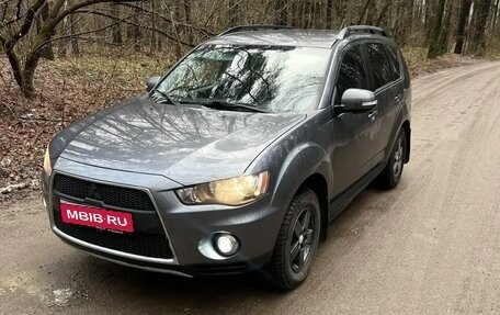 Mitsubishi Outlander III рестайлинг 3, 2011 год, 950 000 рублей, 1 фотография