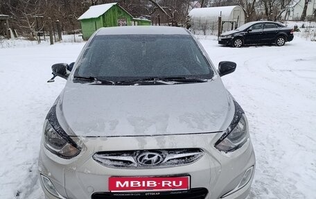 Hyundai Solaris II рестайлинг, 2011 год, 750 000 рублей, 1 фотография