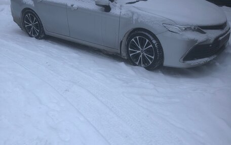 Toyota Camry, 2021 год, 2 650 000 рублей, 1 фотография