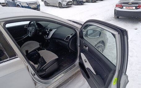 Hyundai Solaris II рестайлинг, 2011 год, 750 000 рублей, 2 фотография