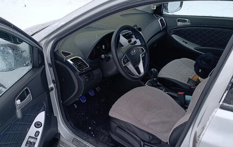 Hyundai Solaris II рестайлинг, 2011 год, 750 000 рублей, 5 фотография