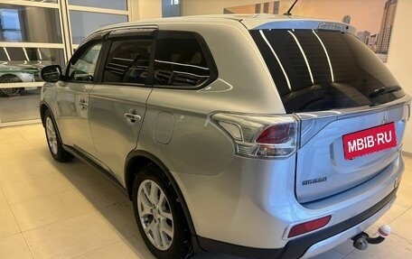 Mitsubishi Outlander III рестайлинг 3, 2014 год, 1 500 000 рублей, 6 фотография