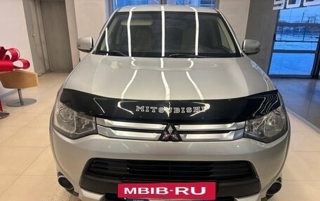 Mitsubishi Outlander III рестайлинг 3, 2014 год, 1 500 000 рублей, 2 фотография
