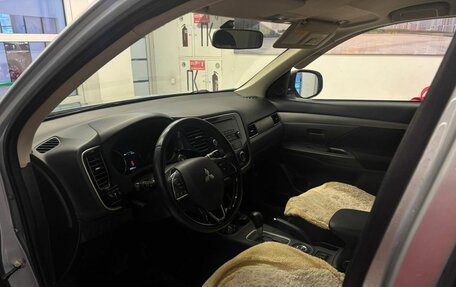 Mitsubishi Outlander III рестайлинг 3, 2014 год, 1 500 000 рублей, 14 фотография