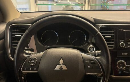 Mitsubishi Outlander III рестайлинг 3, 2014 год, 1 500 000 рублей, 17 фотография