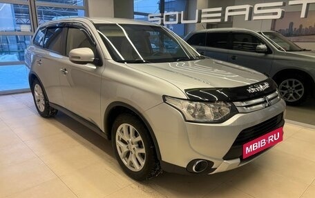 Mitsubishi Outlander III рестайлинг 3, 2014 год, 1 500 000 рублей, 3 фотография