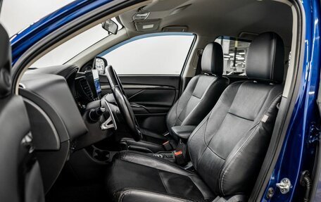 Mitsubishi Outlander III рестайлинг 3, 2015 год, 1 800 000 рублей, 5 фотография