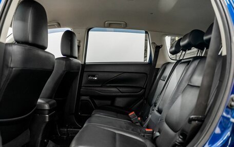 Mitsubishi Outlander III рестайлинг 3, 2015 год, 1 800 000 рублей, 7 фотография