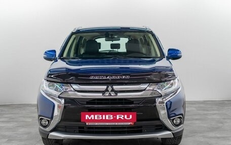 Mitsubishi Outlander III рестайлинг 3, 2015 год, 1 800 000 рублей, 2 фотография