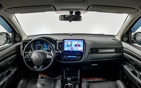 Mitsubishi Outlander III рестайлинг 3, 2015 год, 1 800 000 рублей, 8 фотография