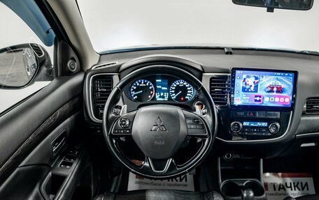 Mitsubishi Outlander III рестайлинг 3, 2015 год, 1 800 000 рублей, 9 фотография