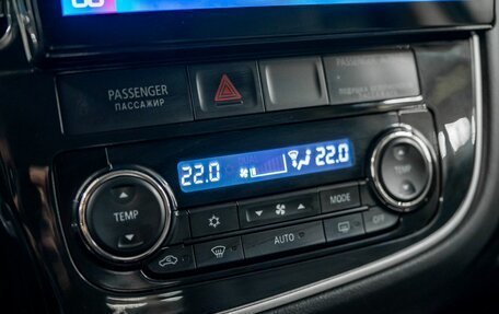 Mitsubishi Outlander III рестайлинг 3, 2015 год, 1 800 000 рублей, 13 фотография