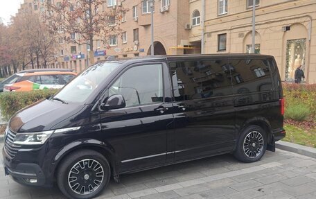 Volkswagen Multivan T6 рестайлинг, 2020 год, 6 000 000 рублей, 1 фотография