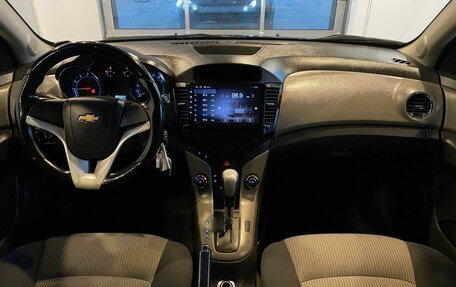 Chevrolet Cruze II, 2010 год, 500 000 рублей, 9 фотография