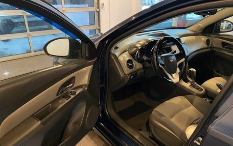 Chevrolet Cruze II, 2010 год, 500 000 рублей, 21 фотография