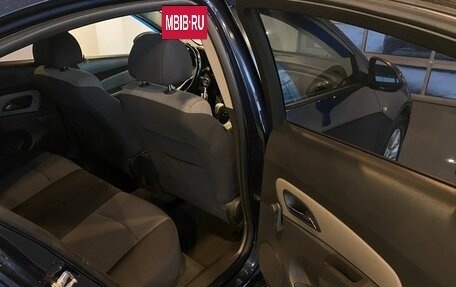 Chevrolet Cruze II, 2010 год, 500 000 рублей, 26 фотография