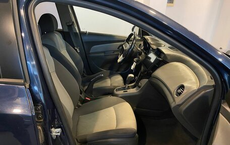 Chevrolet Cruze II, 2010 год, 500 000 рублей, 29 фотография