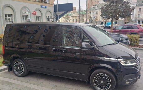 Volkswagen Multivan T6 рестайлинг, 2020 год, 6 000 000 рублей, 2 фотография