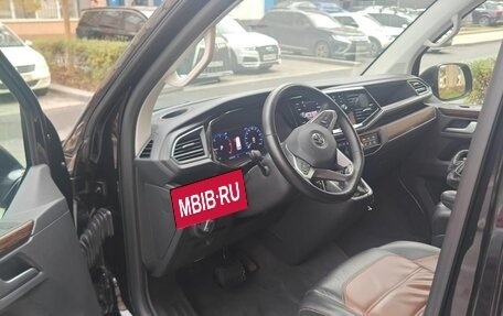 Volkswagen Multivan T6 рестайлинг, 2020 год, 6 000 000 рублей, 6 фотография