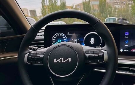 KIA K5, 2022 год, 2 400 000 рублей, 12 фотография