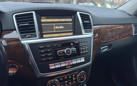 Mercedes-Benz M-Класс, 2011 год, 1 945 000 рублей, 30 фотография