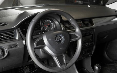 Skoda Rapid I, 2015 год, 680 000 рублей, 5 фотография