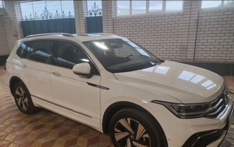 Volkswagen Tiguan II, 2023 год, 4 850 000 рублей, 1 фотография