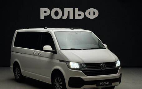 Volkswagen Caravelle T6 рестайлинг, 2020 год, 3 700 000 рублей, 1 фотография